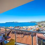 Bella Hotel *