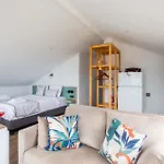 Bella Hotel *